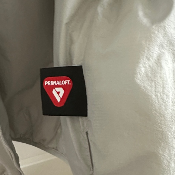 TNA the pillow puff primaLoft water-repellent Light Gray Hooded Jacket - Picture 9 of 9